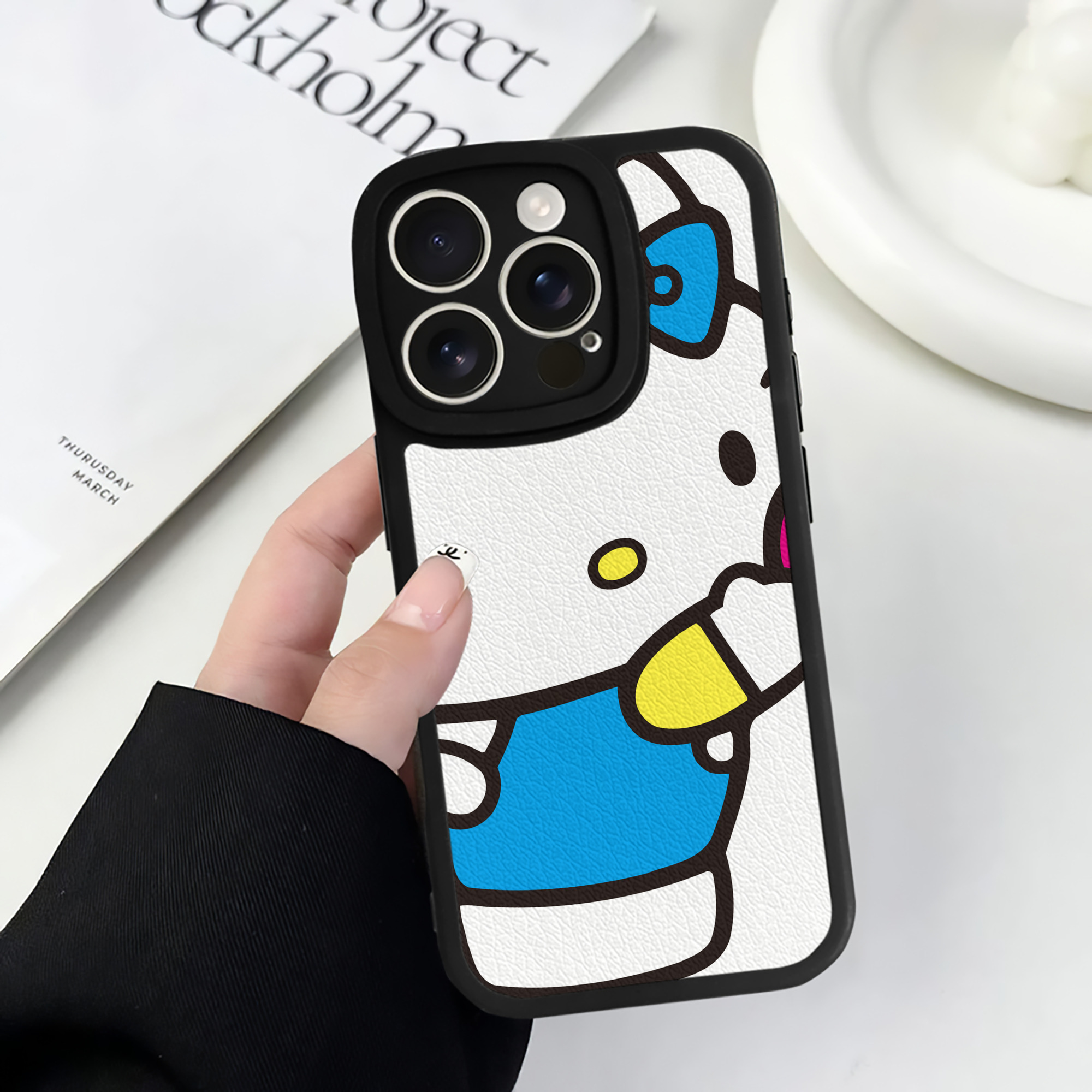 （画像用） Hello Kitty ハローキティ 【iPhone 16シリーズ対応】シリコンスマホケース（レザー調） 材質：シリコン